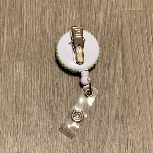 Handmade Pearl Flower Green Studded Retractable ID Clip,  Alligator Clip - Picture 3 of 3